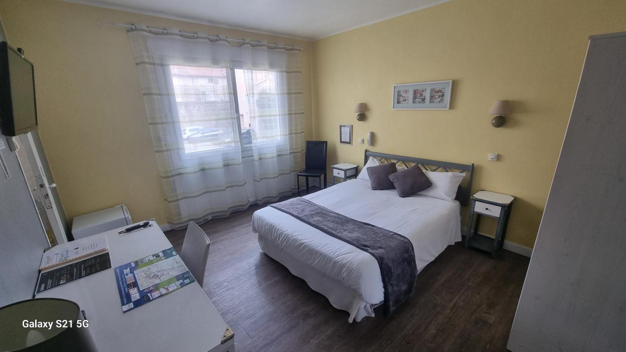 Hotel Du Tricastin Pierrelatte Eksteriør bilde