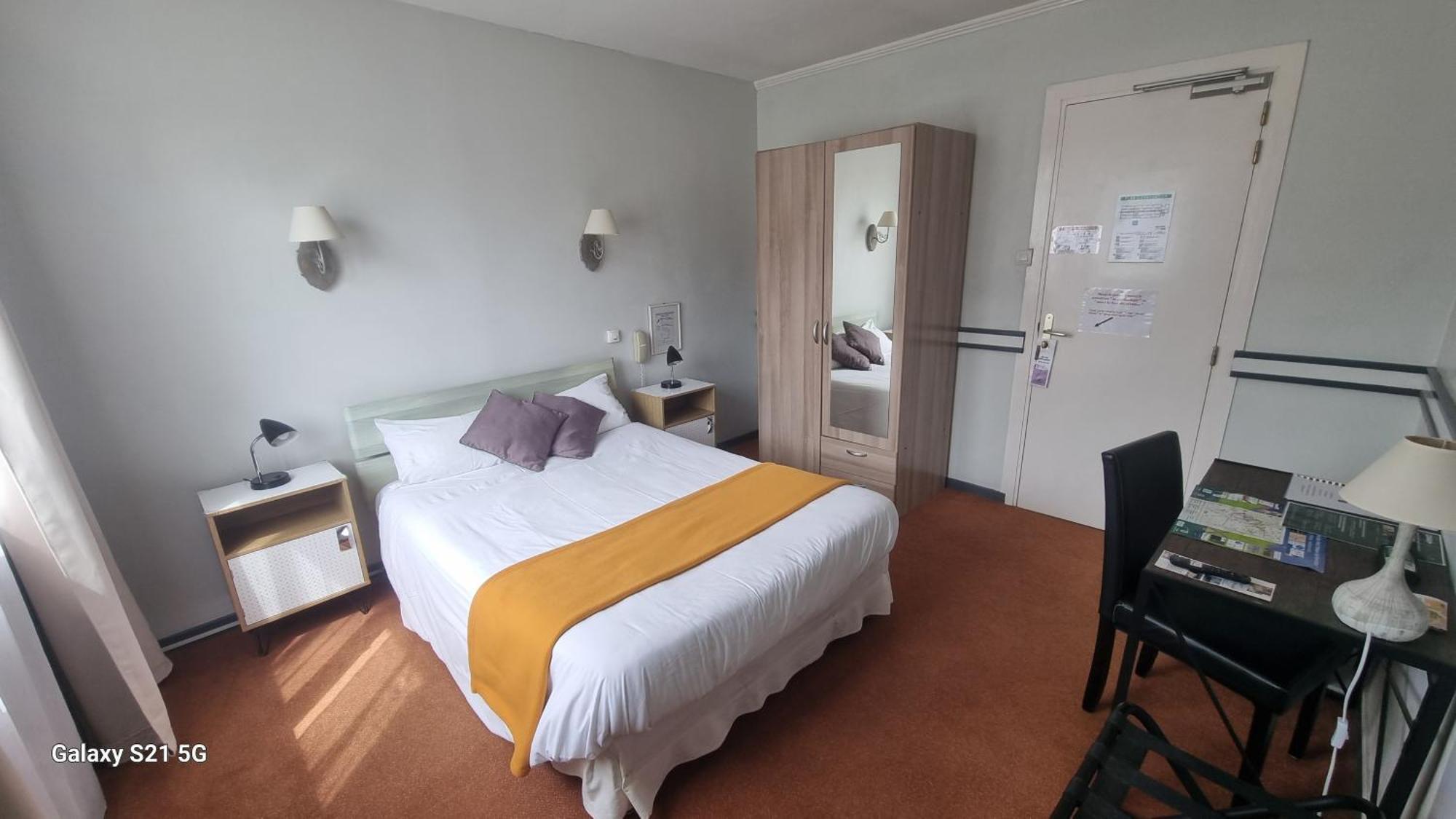 Hotel Du Tricastin Pierrelatte Eksteriør bilde