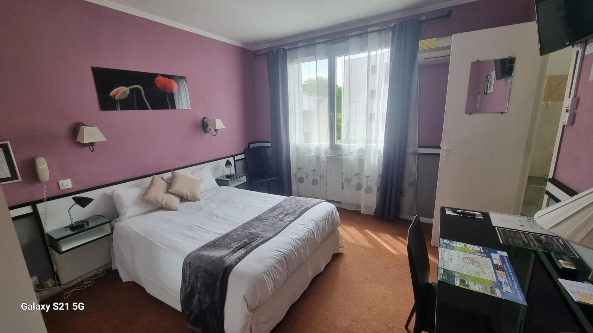 Hotel Du Tricastin Pierrelatte Eksteriør bilde