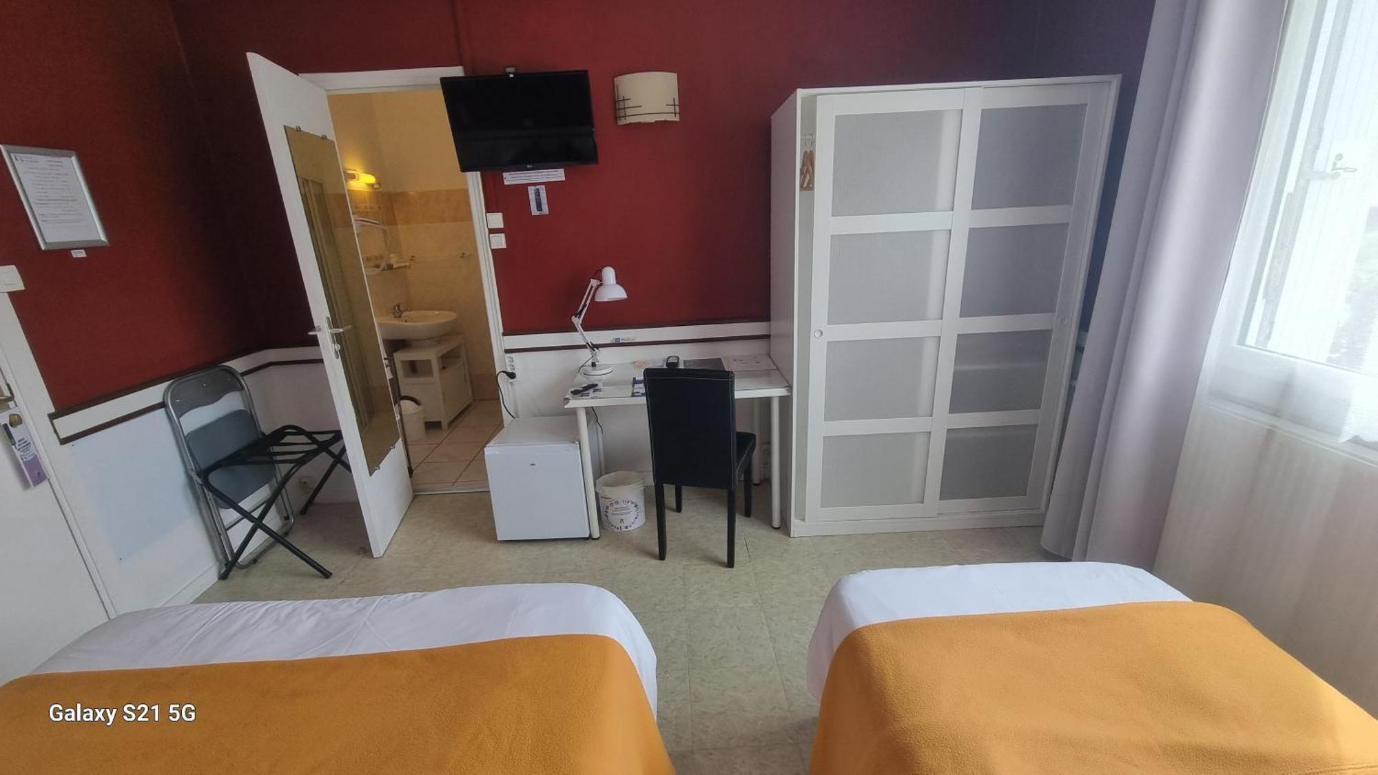 Hotel Du Tricastin Pierrelatte Eksteriør bilde