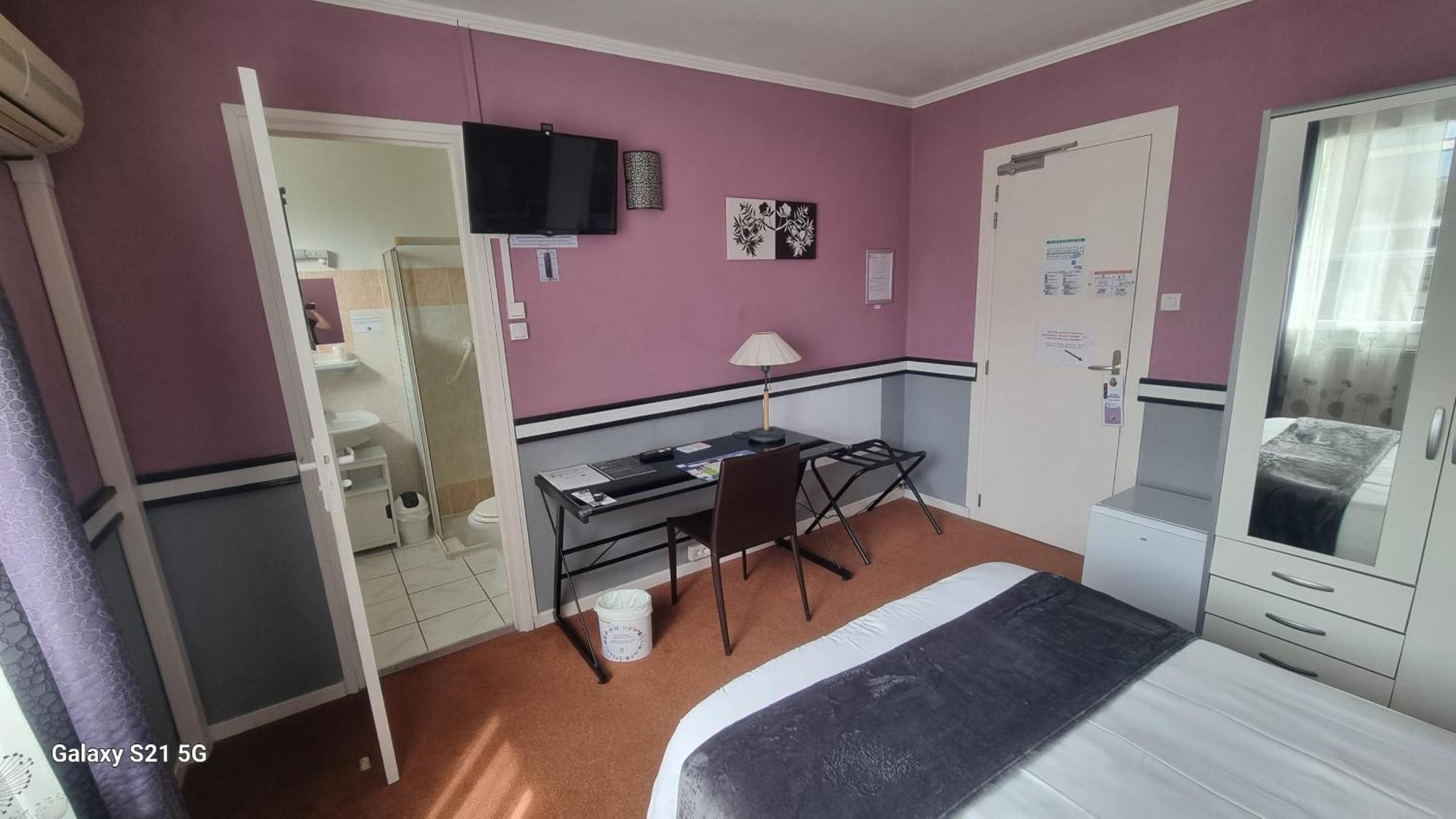 Hotel Du Tricastin Pierrelatte Eksteriør bilde