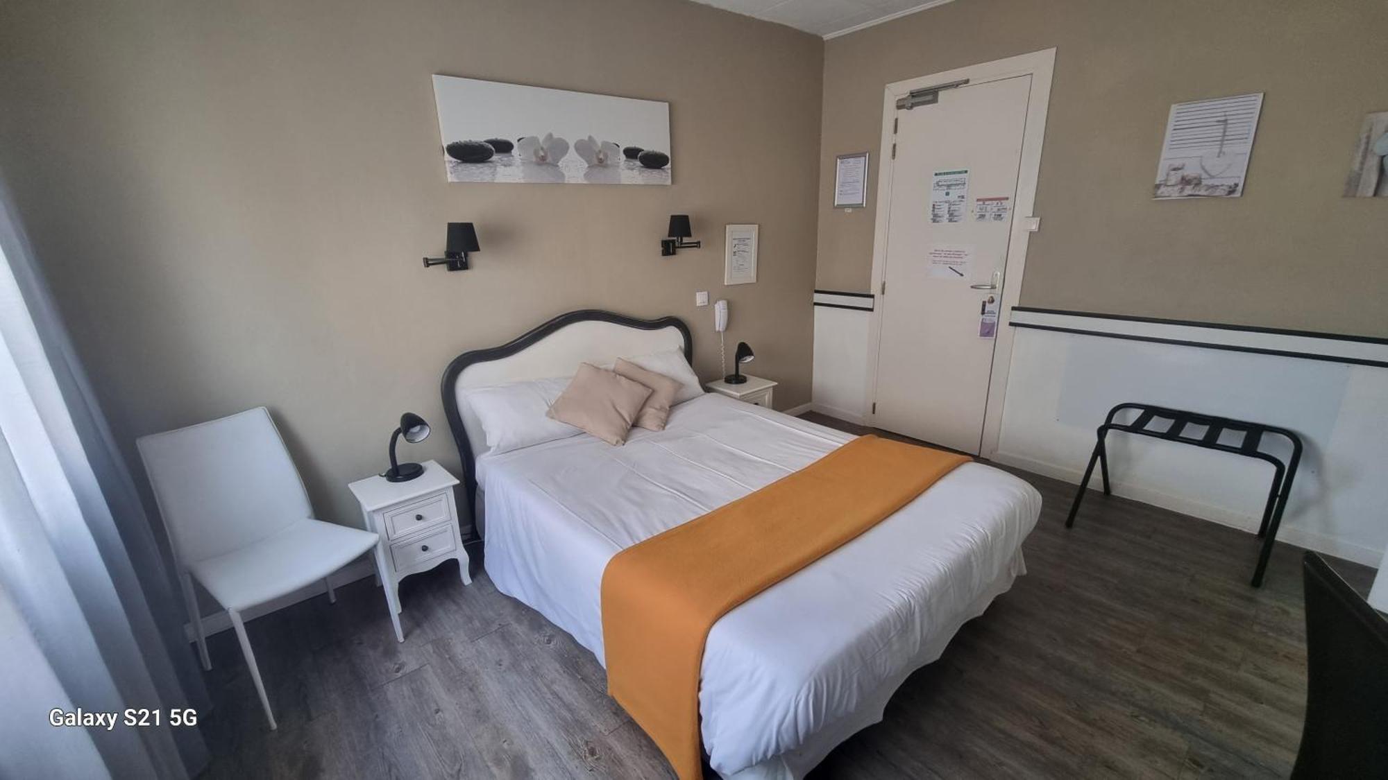 Hotel Du Tricastin Pierrelatte Eksteriør bilde